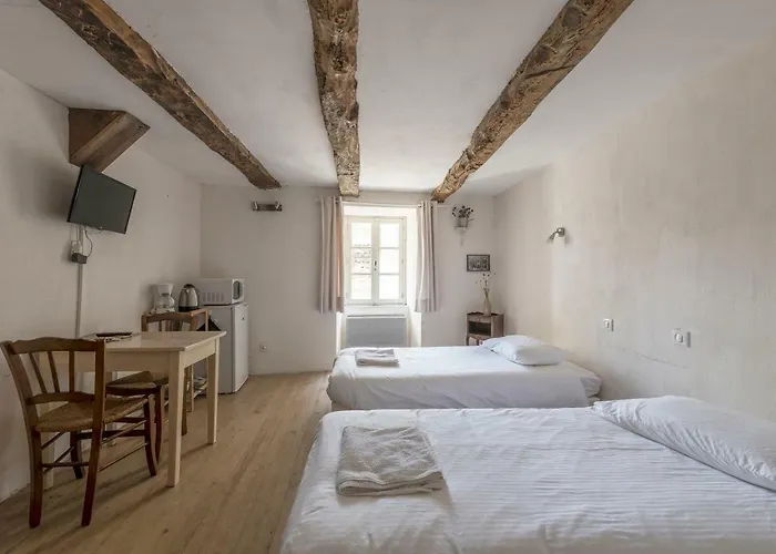 La Maison D'angele * Сент-Элали-дю-Сернон